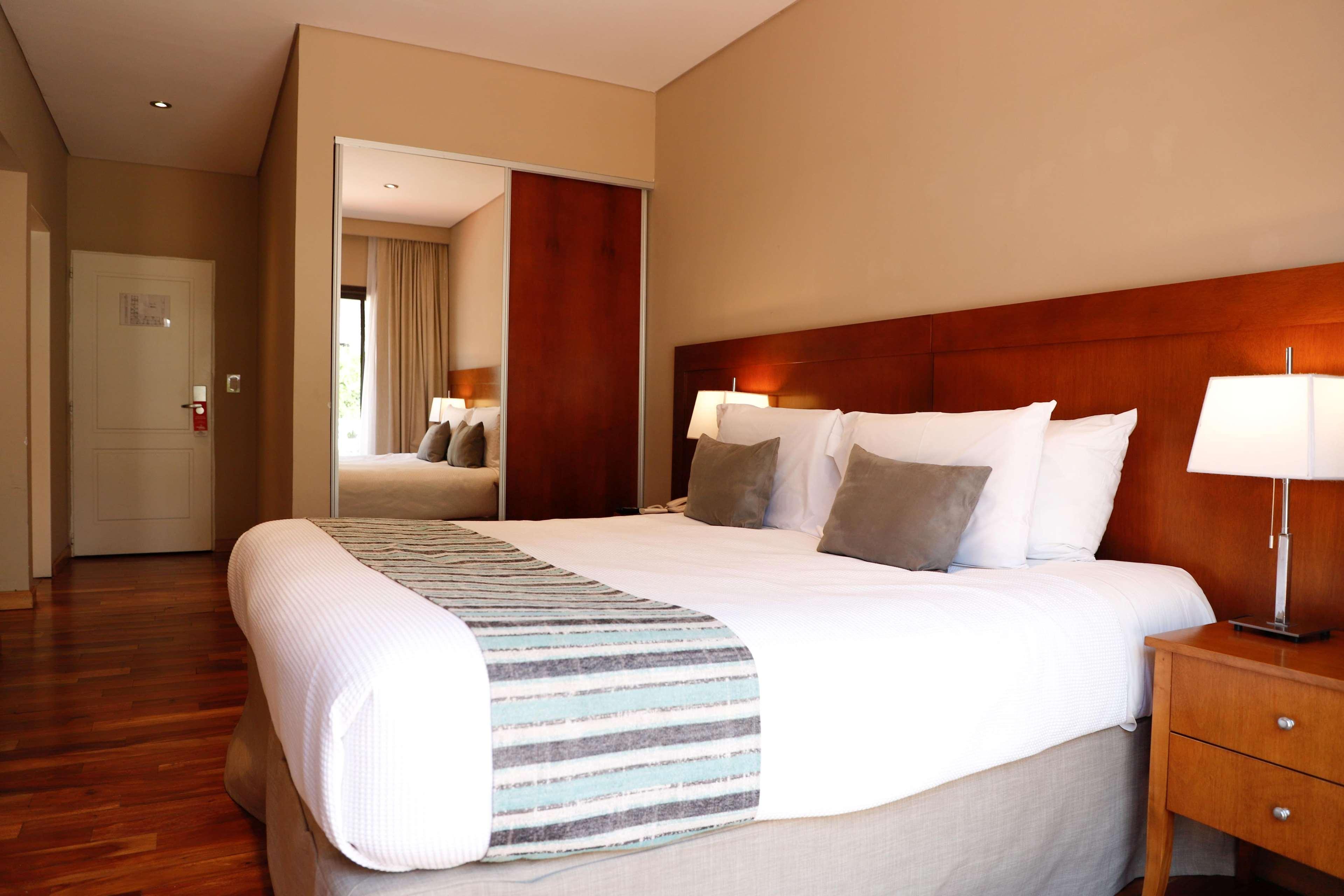 Howard Johnson Resort & Spa Escobar Belén de Escobar Esterno foto